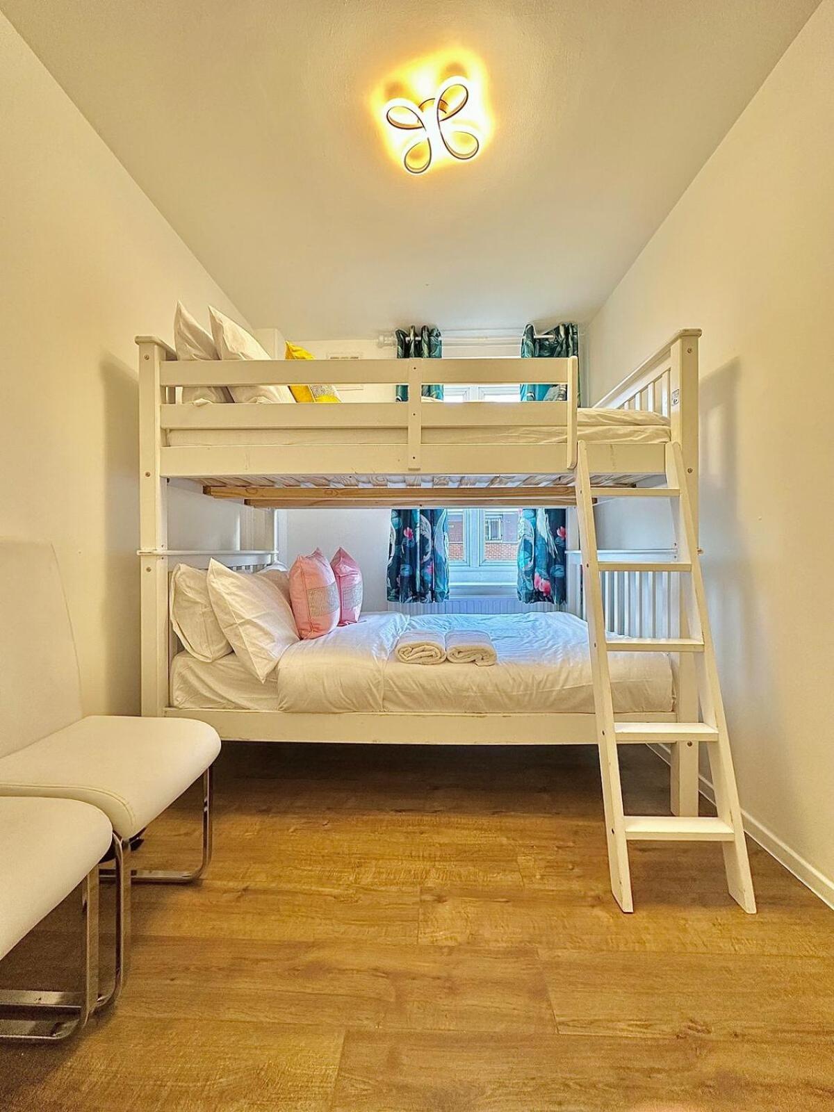 1 Min Walk To Stockwell Apartment London
